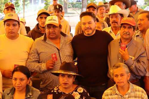En coordinación con Secampo, alcalde de Calimaya entregó credenciales agrícolas